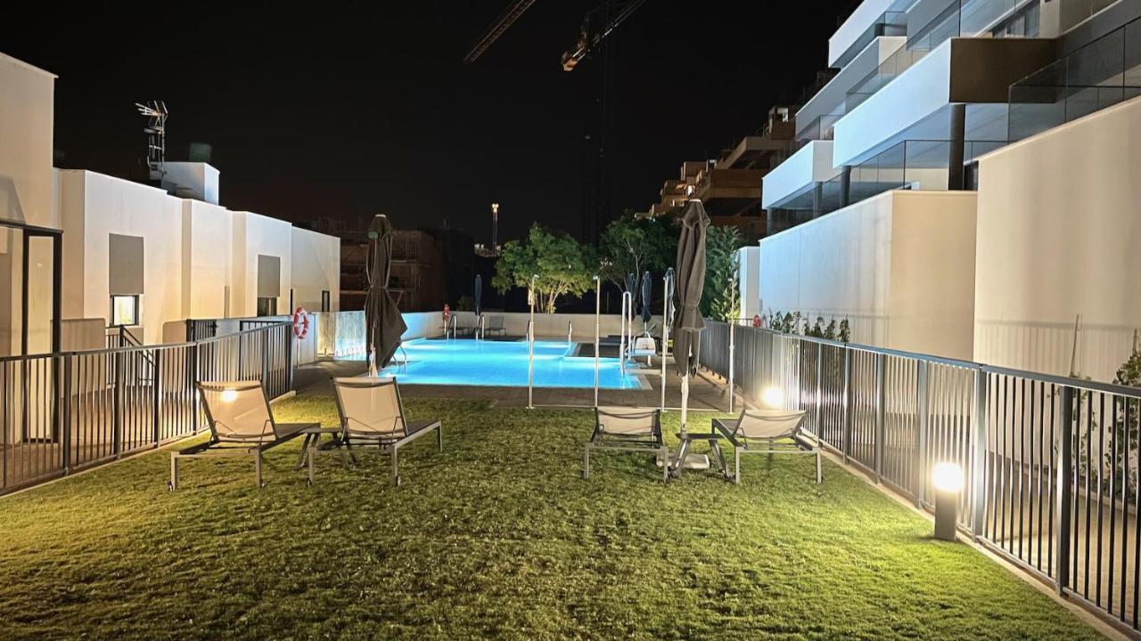 Estepona Place - Spacious Family City Apartment ภายนอก รูปภาพ
